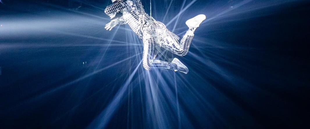 Mirror costume aerial performer in Toronto suspended above guests (human disco ball) at a luxury corporate event – Starmuse Entertainment