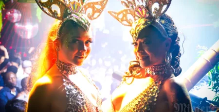 Two professional girl dancers - Starmuse